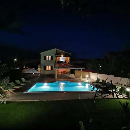 House Ana - Loborika, Pula, 4 Bedrooms *