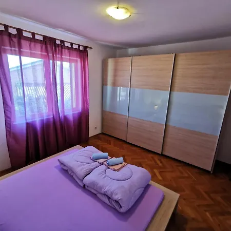 Ferienhaus House Ana - Loborika, Pula, 4 Bedrooms *