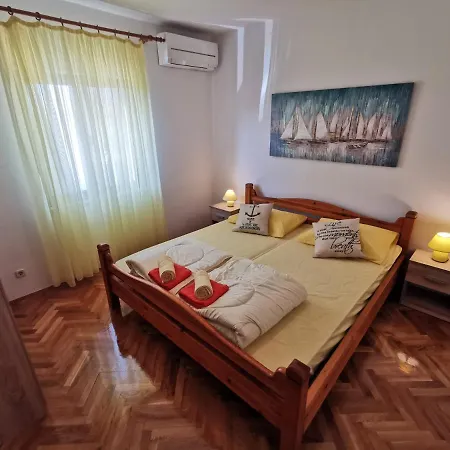 House Ana - Loborika, Pula, 4 Bedrooms *