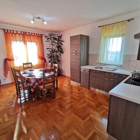 House Ana - Loborika, Pula, 4 Bedrooms Ferienhaus