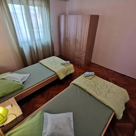 House Ana - Loborika, Pula, 4 Bedrooms Ferienhaus