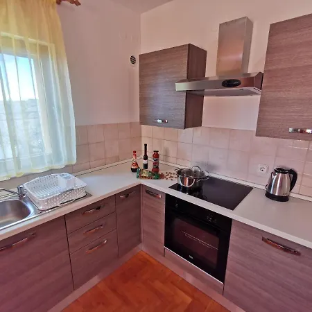 Ferienhaus House Ana - Loborika, Pula, 4 Bedrooms *