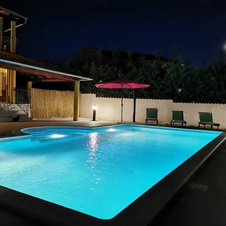 House Ana - Loborika, Pula, 4 Bedrooms *